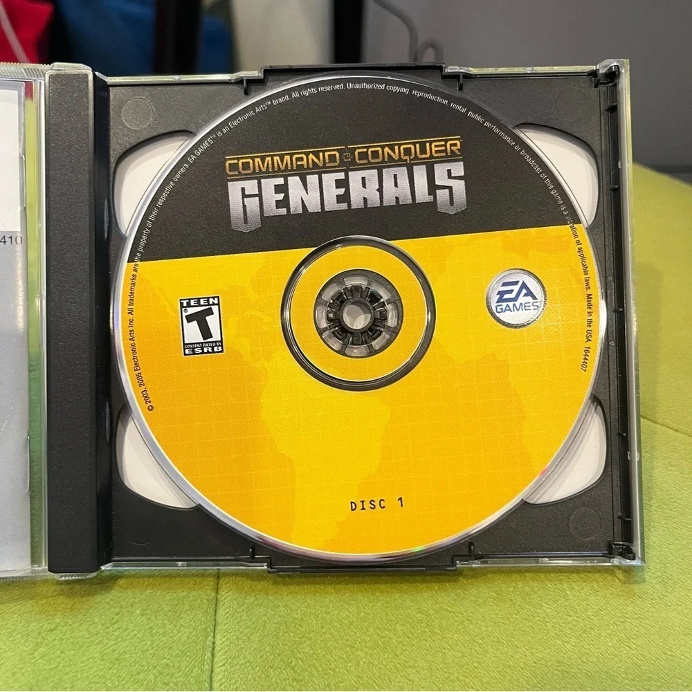 Command & Conquer Generals PC cd rom 2005 - EA Games 2 discs